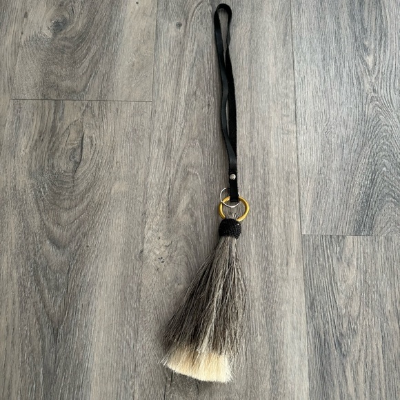 Oliveve Maggie Leather Tassel Tote - Picture 12 of 13